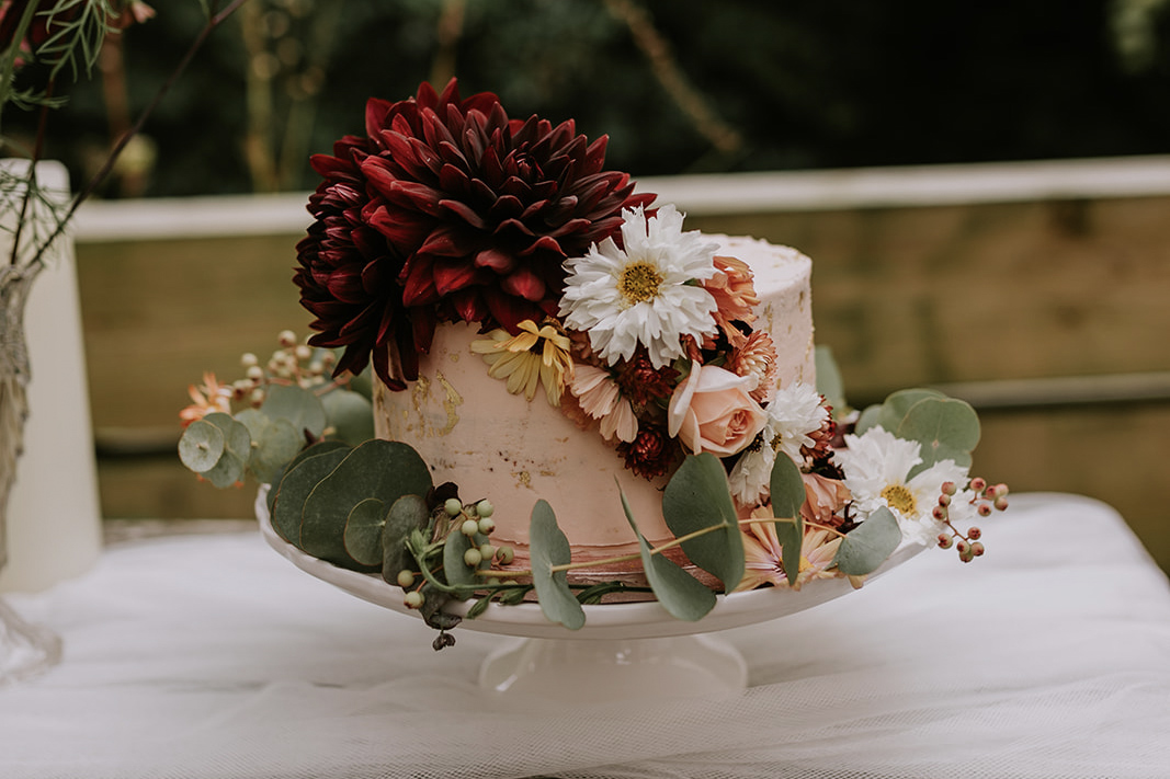 Single Tier wedding cake with flowers